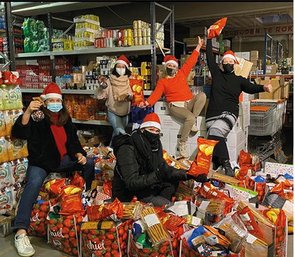 Des paniers de Noël pour les familles en situation de pauvreté